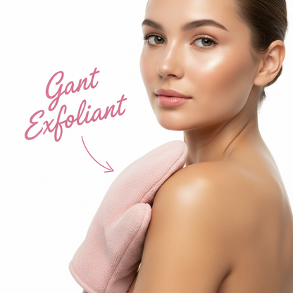Femme éclatante avec gant exfoliant rose KGUNIVERS